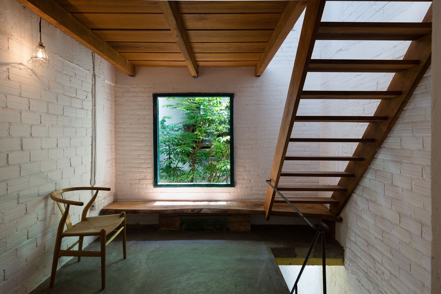 A Wonderful Vertical Home with Indoor Garden and Courtyard in Ho Chi Minh City by a21studĩo (10)