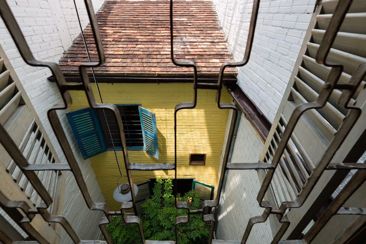 A Wonderful Vertical Home with Indoor Garden and Courtyard in Ho Chi Minh City by a21studĩo (14)