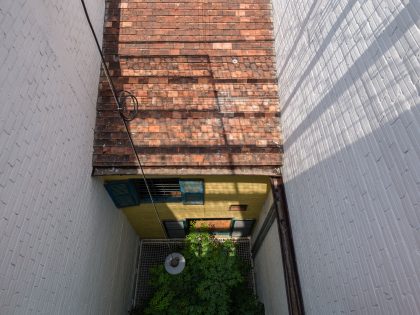 A Wonderful Vertical Home with Indoor Garden and Courtyard in Ho Chi Minh City by a21studĩo (15)
