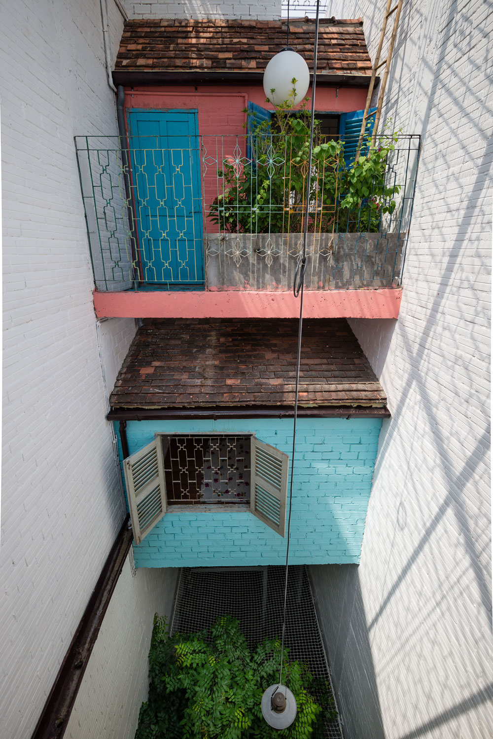 A Wonderful Vertical Home with Indoor Garden and Courtyard in Ho Chi Minh City by a21studĩo (16)