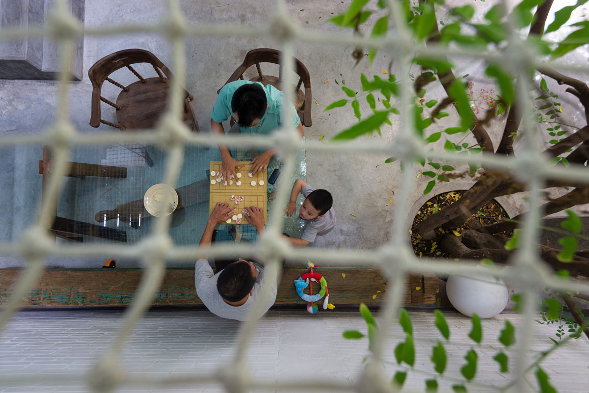 A Wonderful Vertical Home with Indoor Garden and Courtyard in Ho Chi Minh City by a21studĩo (18)