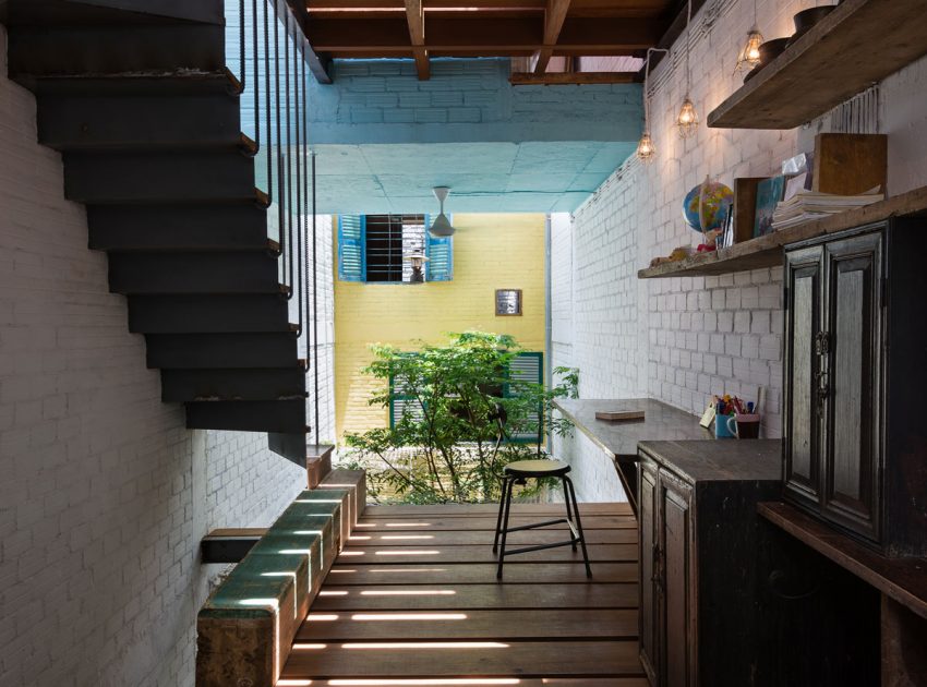 A Wonderful Vertical Home with Indoor Garden and Courtyard in Ho Chi Minh City by a21studĩo (3)