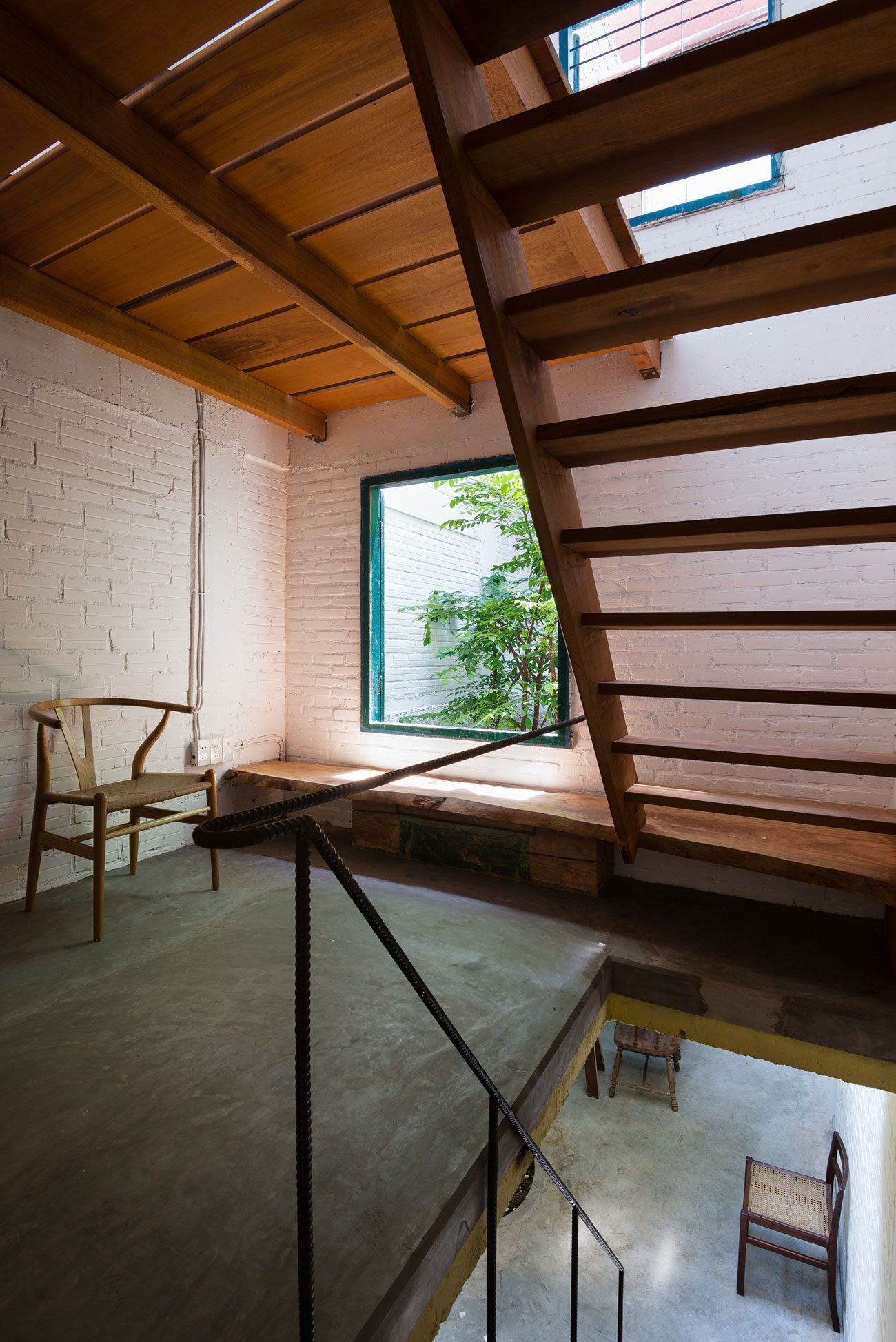 A Wonderful Vertical Home with Indoor Garden and Courtyard in Ho Chi Minh City by a21studĩo (9)