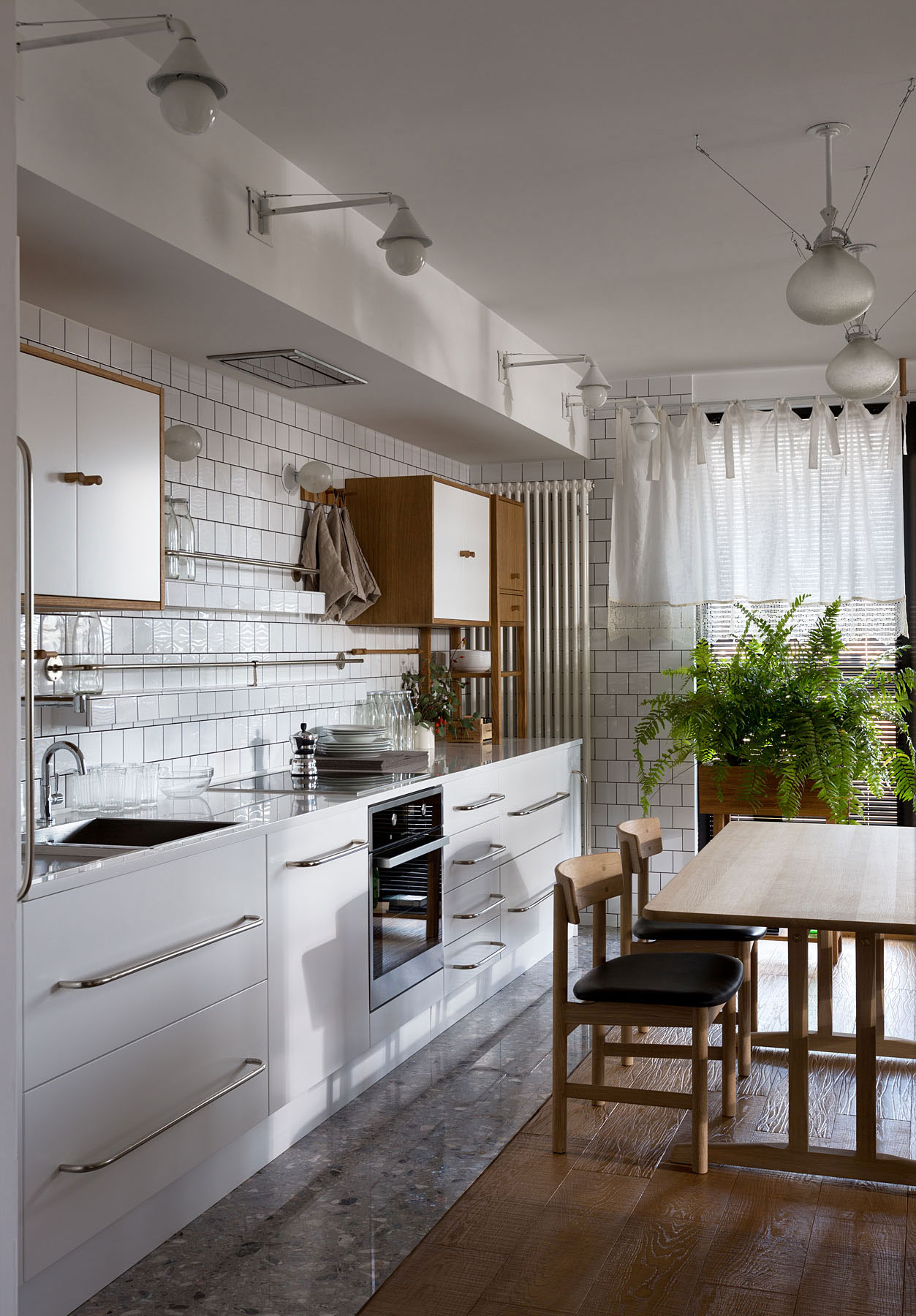 An Airy Monochromatic Apartment with Clean Lines and Simple Furnishings in Kiev by Alena Yudina (12)