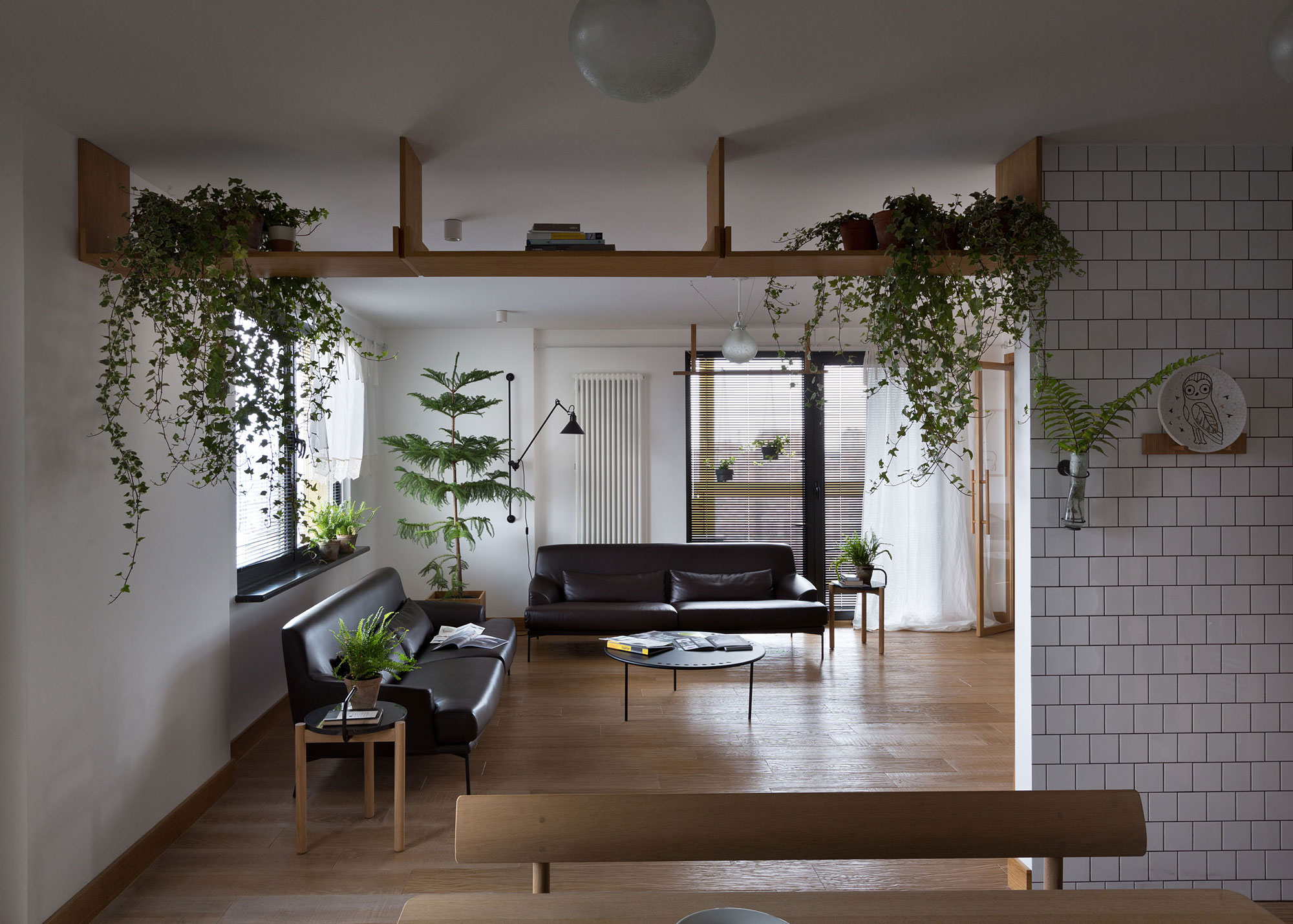 An Airy Monochromatic Apartment with Clean Lines and Simple Furnishings in Kiev by Alena Yudina (14)