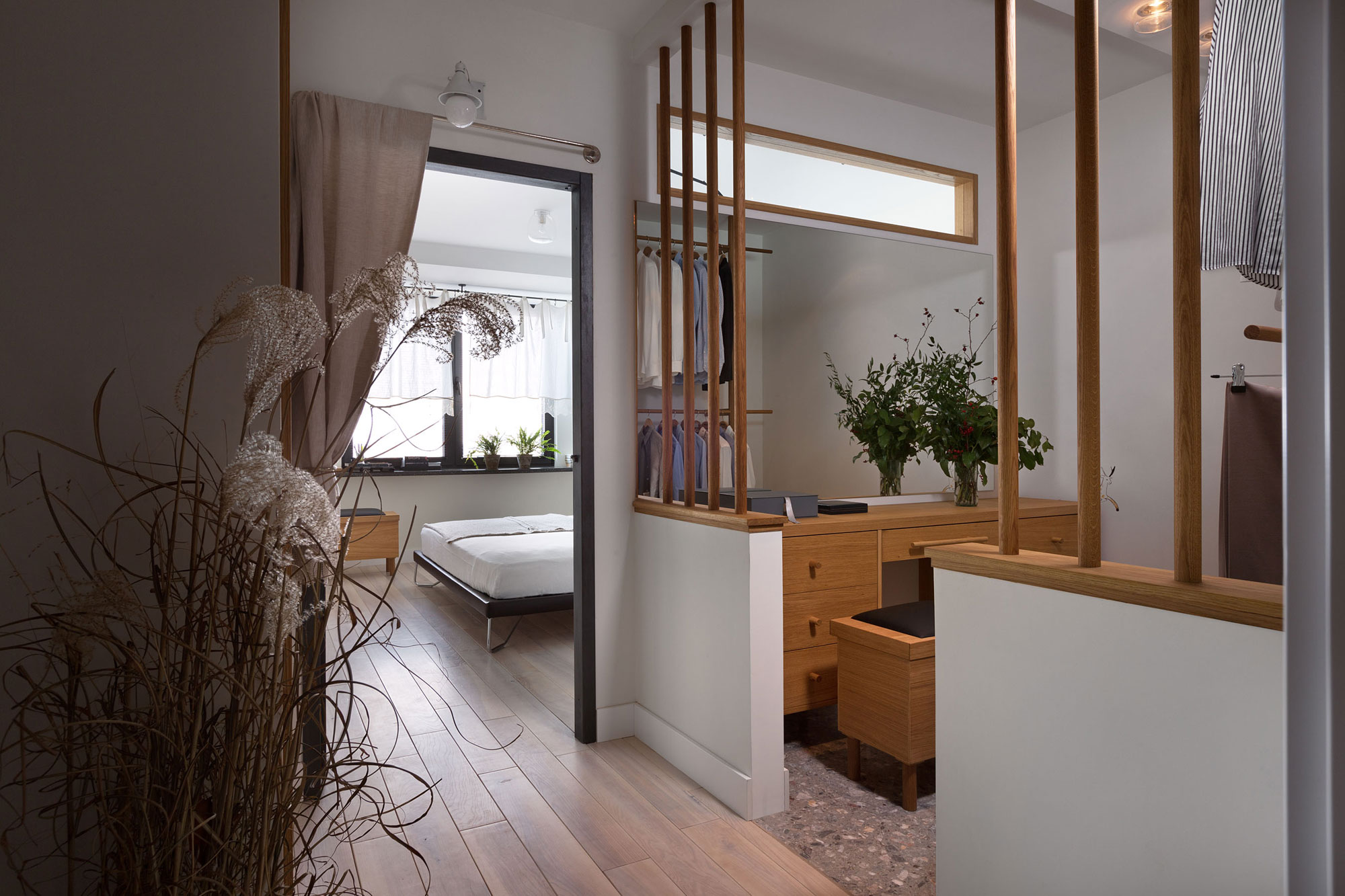 An Airy Monochromatic Apartment with Clean Lines and Simple Furnishings in Kiev by Alena Yudina (15)