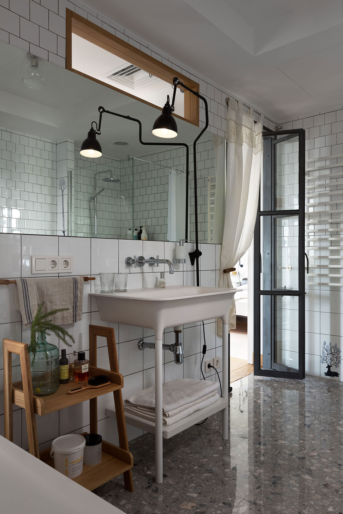 An Airy Monochromatic Apartment with Clean Lines and Simple Furnishings in Kiev by Alena Yudina (21)