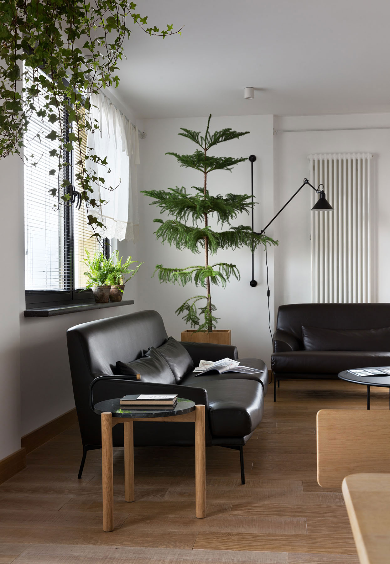 An Airy Monochromatic Apartment with Clean Lines and Simple Furnishings in Kiev by Alena Yudina (4)
