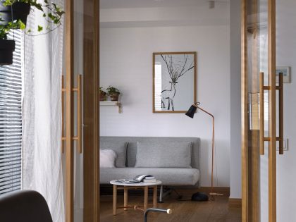 An Airy Monochromatic Apartment with Clean Lines and Simple Furnishings in Kiev by Alena Yudina (5)