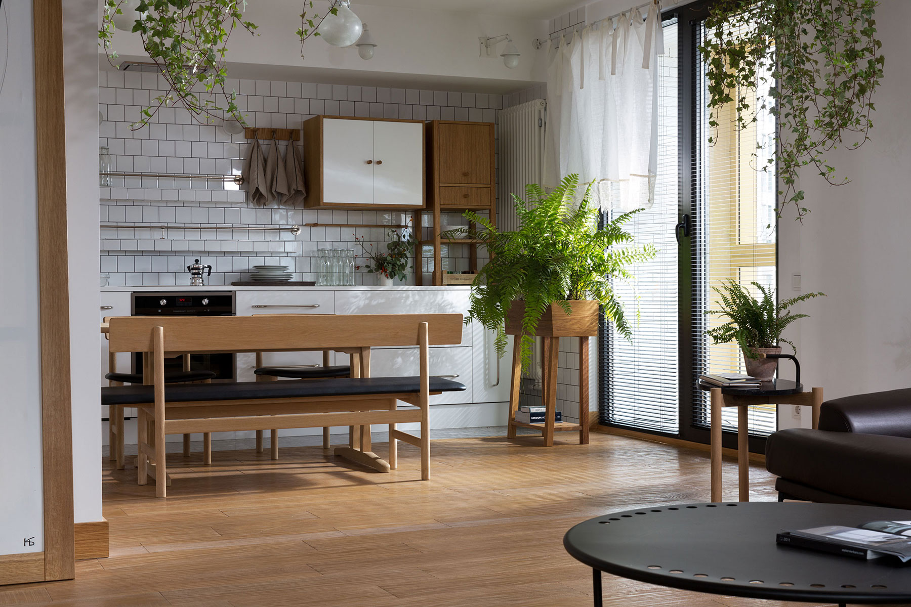 An Airy Monochromatic Apartment with Clean Lines and Simple Furnishings in Kiev by Alena Yudina (6)