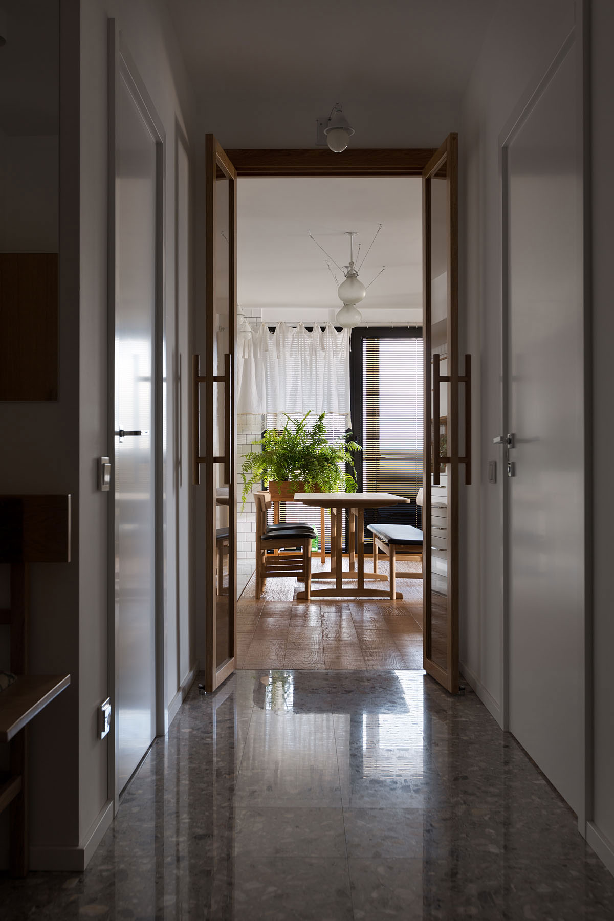 An Airy Monochromatic Apartment with Clean Lines and Simple Furnishings in Kiev by Alena Yudina (8)