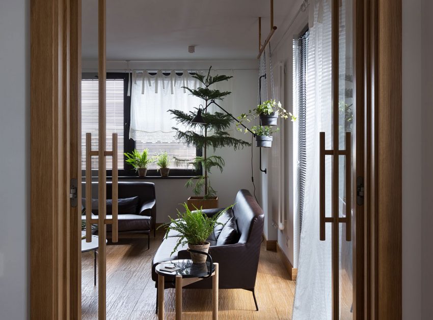 An Airy Monochromatic Apartment with Clean Lines and Simple Furnishings in Kiev by Alena Yudina (9)