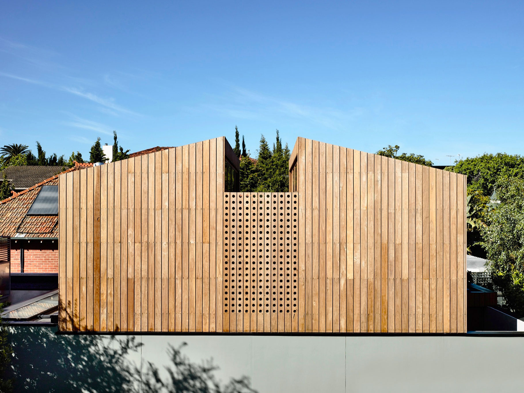 An Eco-Friendly and Spacious Family Home with Multifunctional Basement in Elwood, Australia by Schulberg Demkiw Architects (14)
