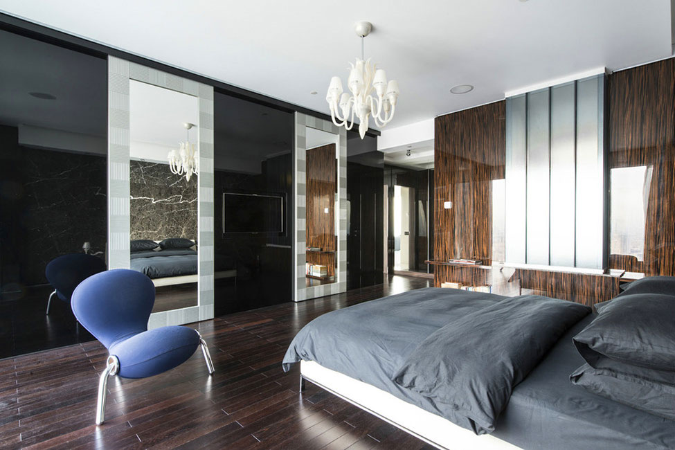 An Elegant Apartment with Black and White Interiors in Saint Petersburg Tower by Yegor Serov (10)