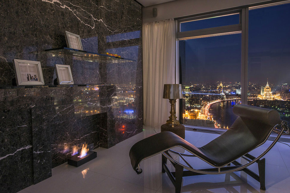 An Elegant Apartment with Black and White Interiors in Saint Petersburg Tower by Yegor Serov (13)
