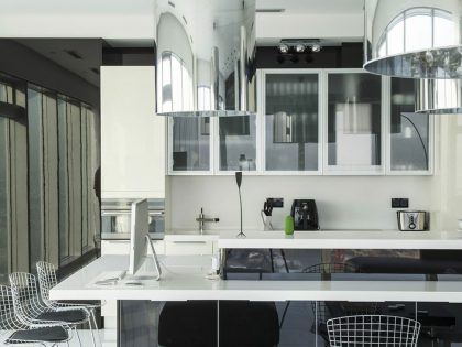 An Elegant Apartment with Black and White Interiors in Saint Petersburg Tower by Yegor Serov (7)