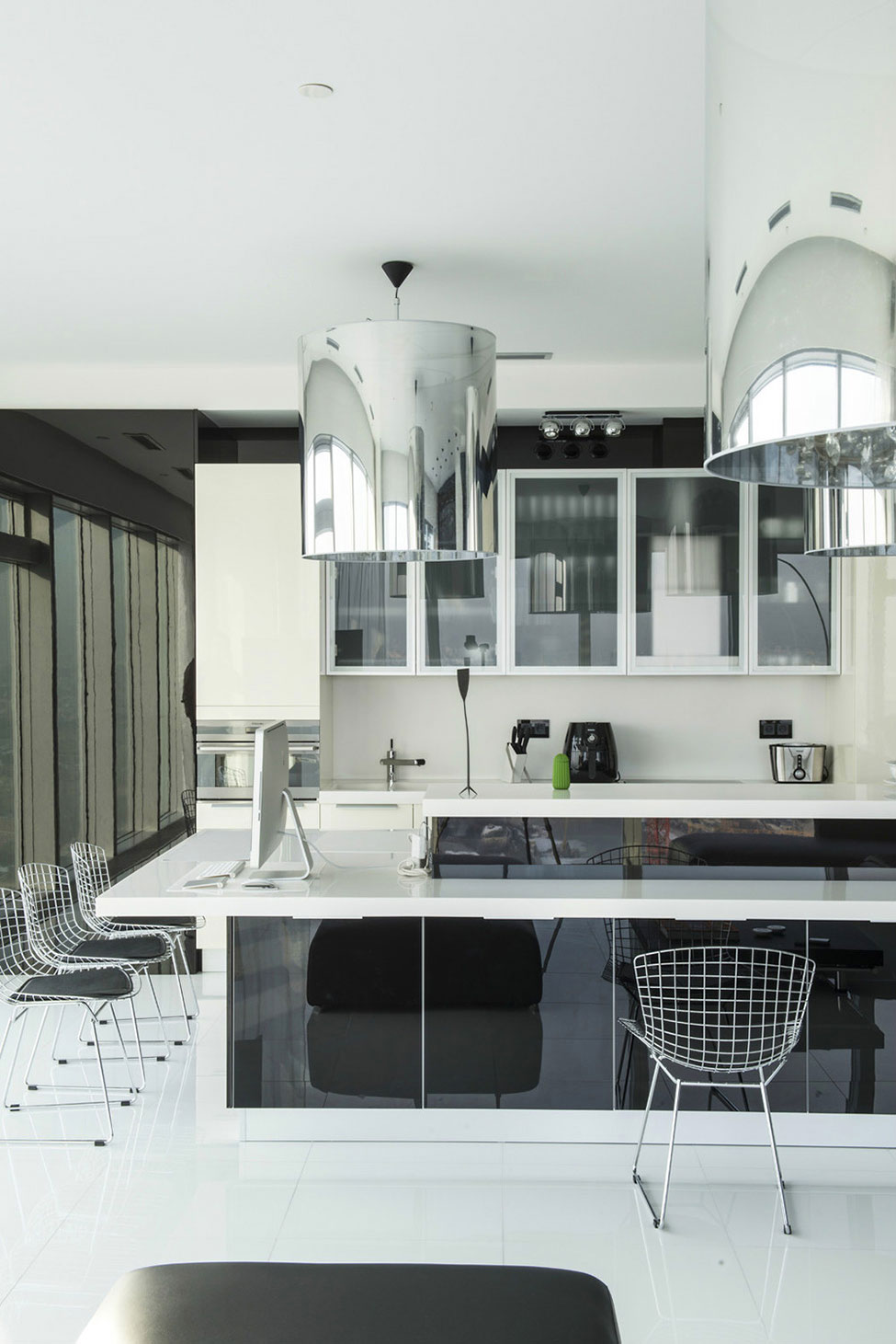 An Elegant Apartment with Black and White Interiors in Saint Petersburg Tower by Yegor Serov (7)
