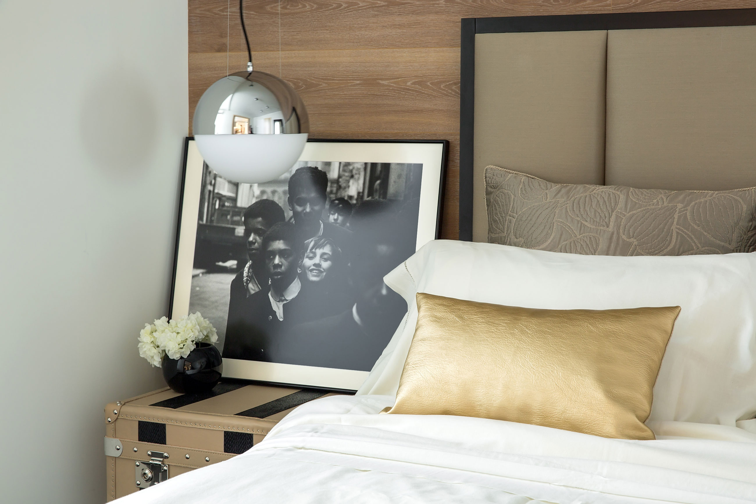 An Elegant Contemporary Apartment with Warm and Timeless Interiors in Kiev by Absolute Interior Decor (10)