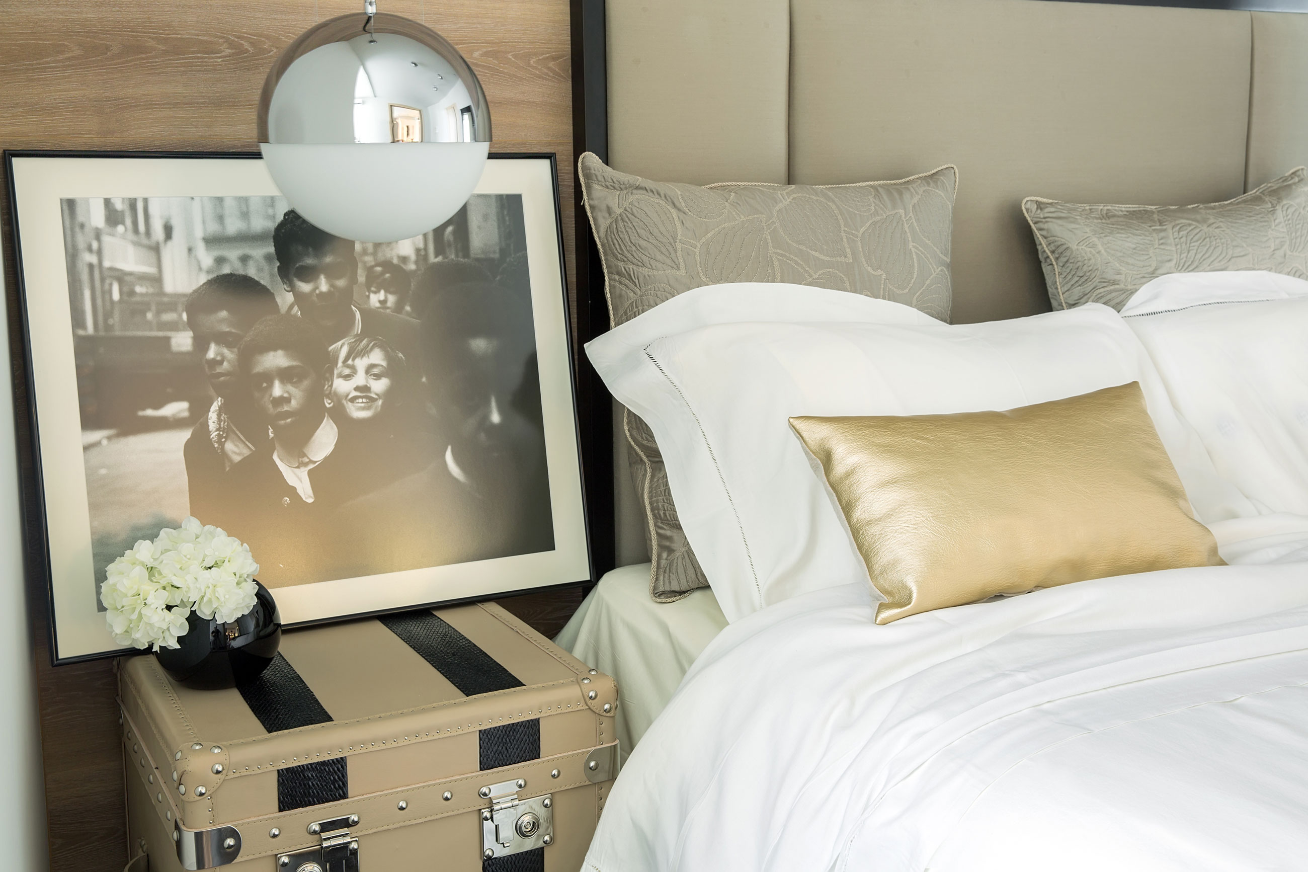 An Elegant Contemporary Apartment with Warm and Timeless Interiors in Kiev by Absolute Interior Decor (11)