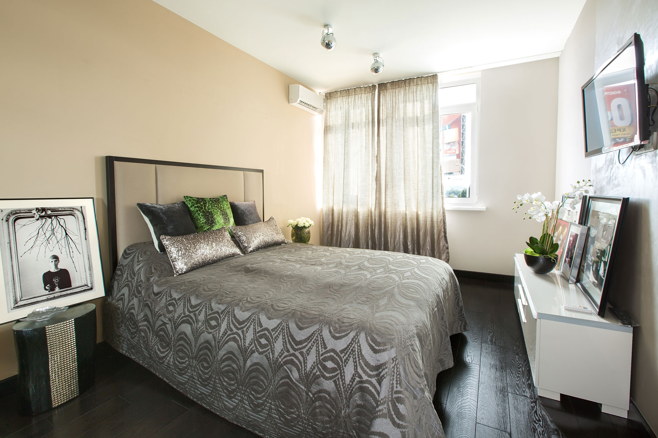 An Elegant Contemporary Apartment with Warm and Timeless Interiors in Kiev by Absolute Interior Decor (12)