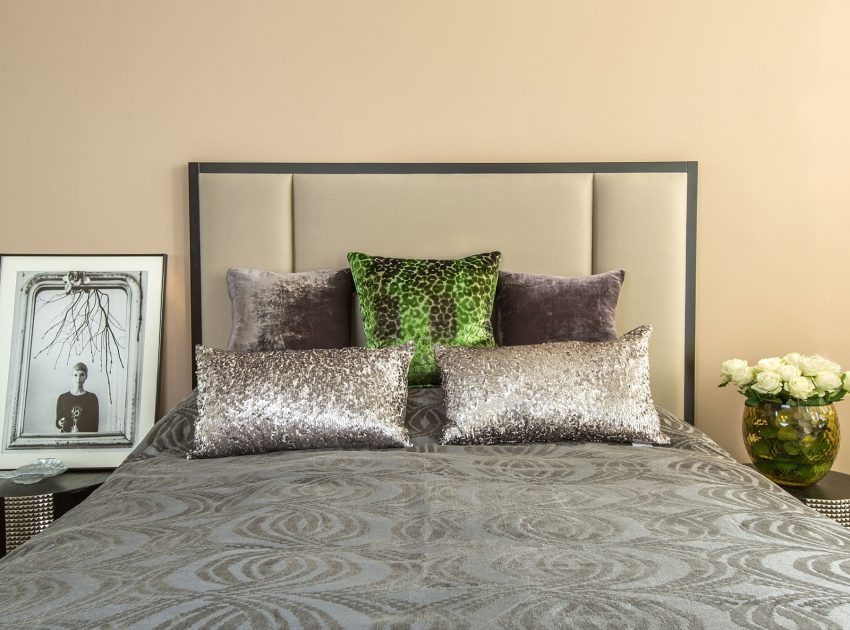 An Elegant Contemporary Apartment with Warm and Timeless Interiors in Kiev by Absolute Interior Decor (13)
