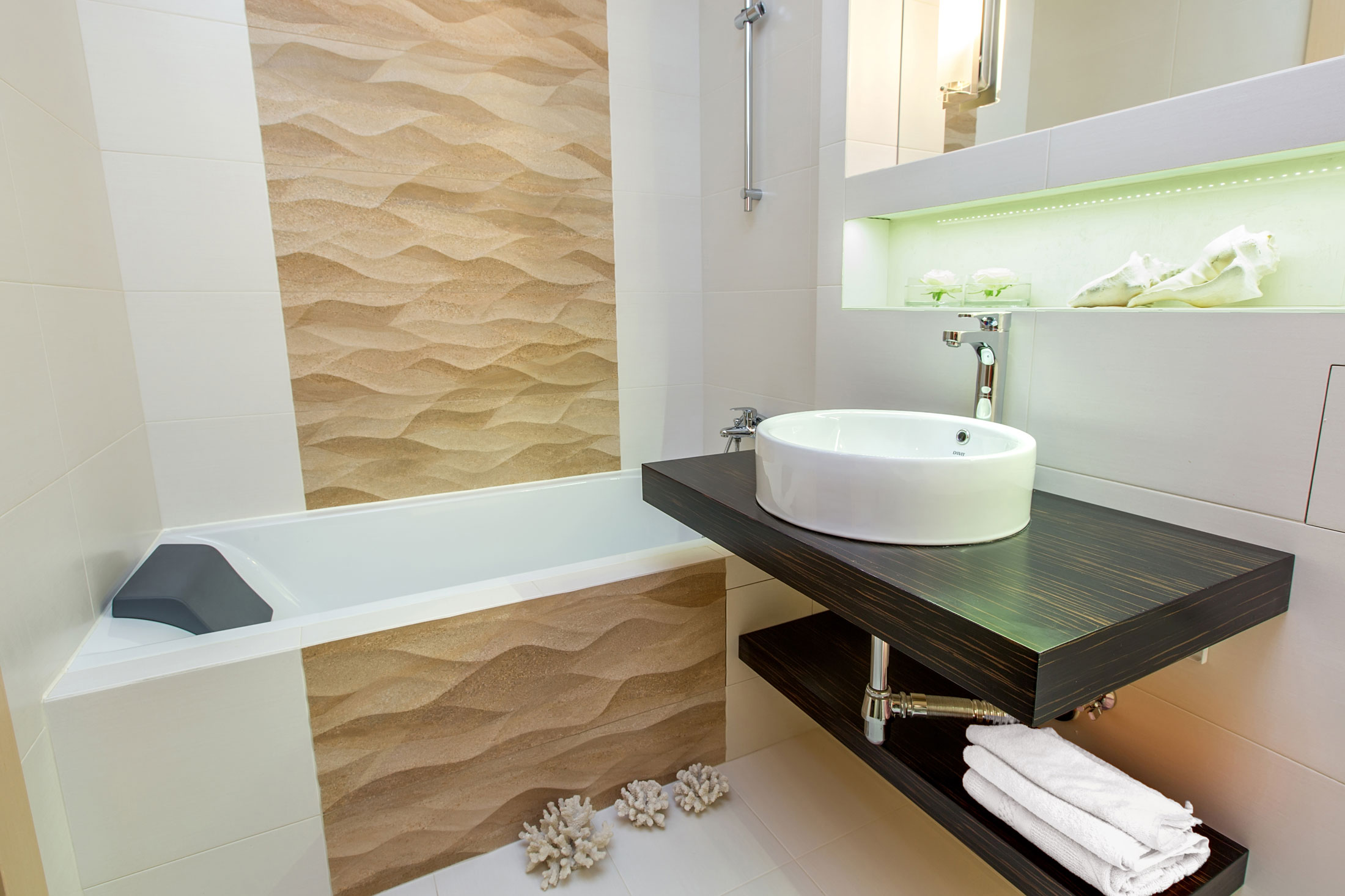 An Elegant Contemporary Apartment with Warm and Timeless Interiors in Kiev by Absolute Interior Decor (17)