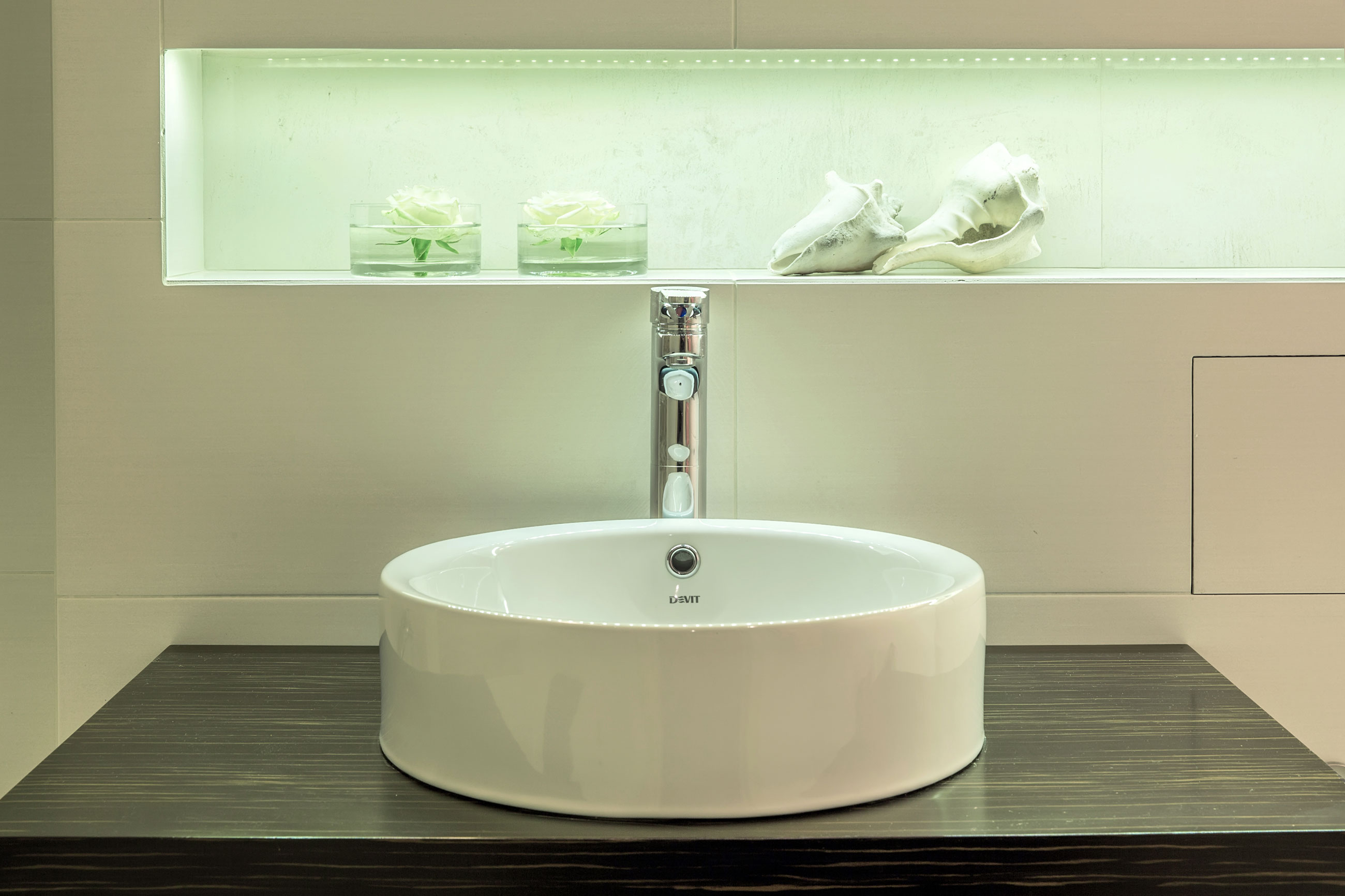 An Elegant Contemporary Apartment with Warm and Timeless Interiors in Kiev by Absolute Interior Decor (18)