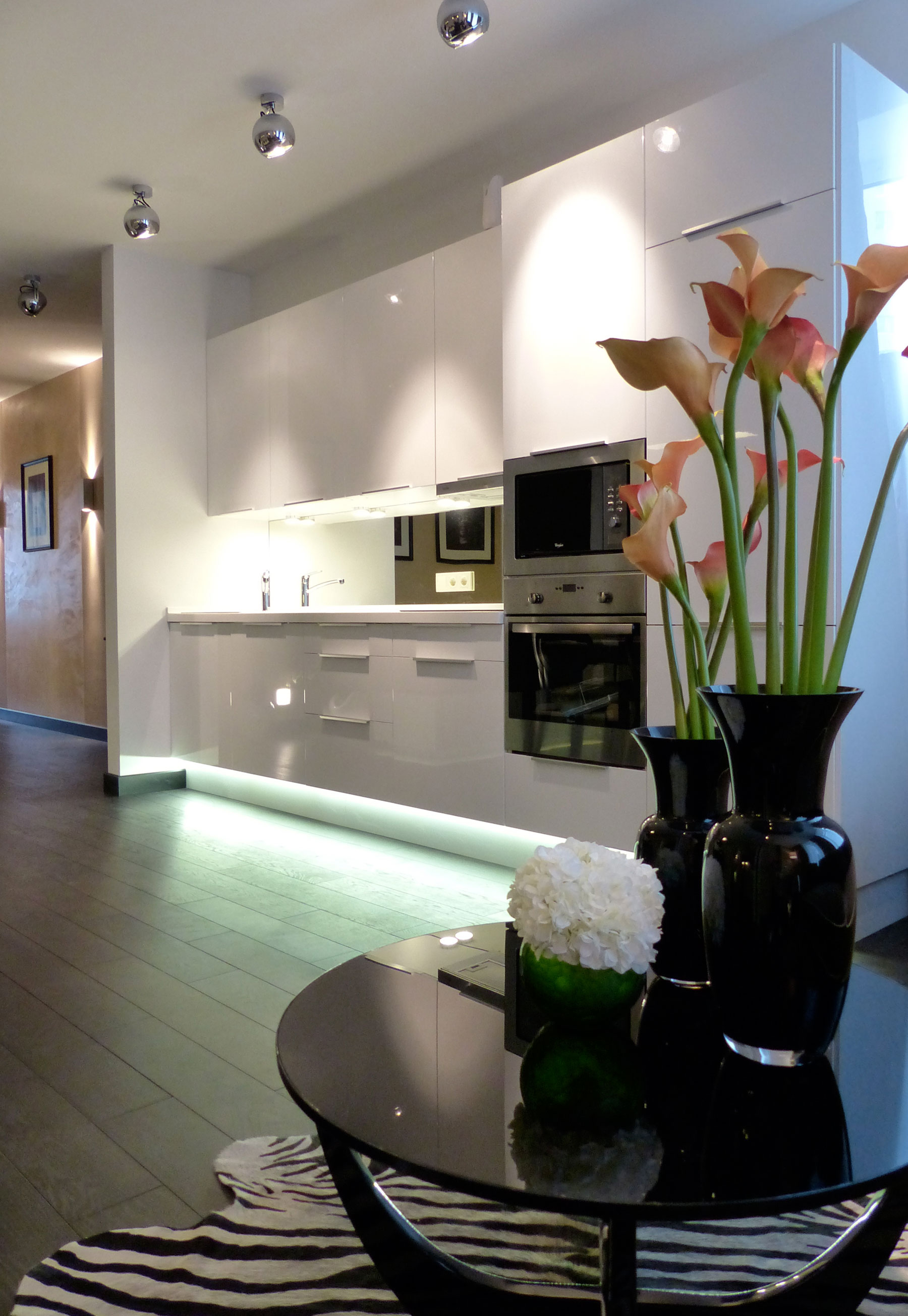 An Elegant Contemporary Apartment with Warm and Timeless Interiors in Kiev by Absolute Interior Decor (3)