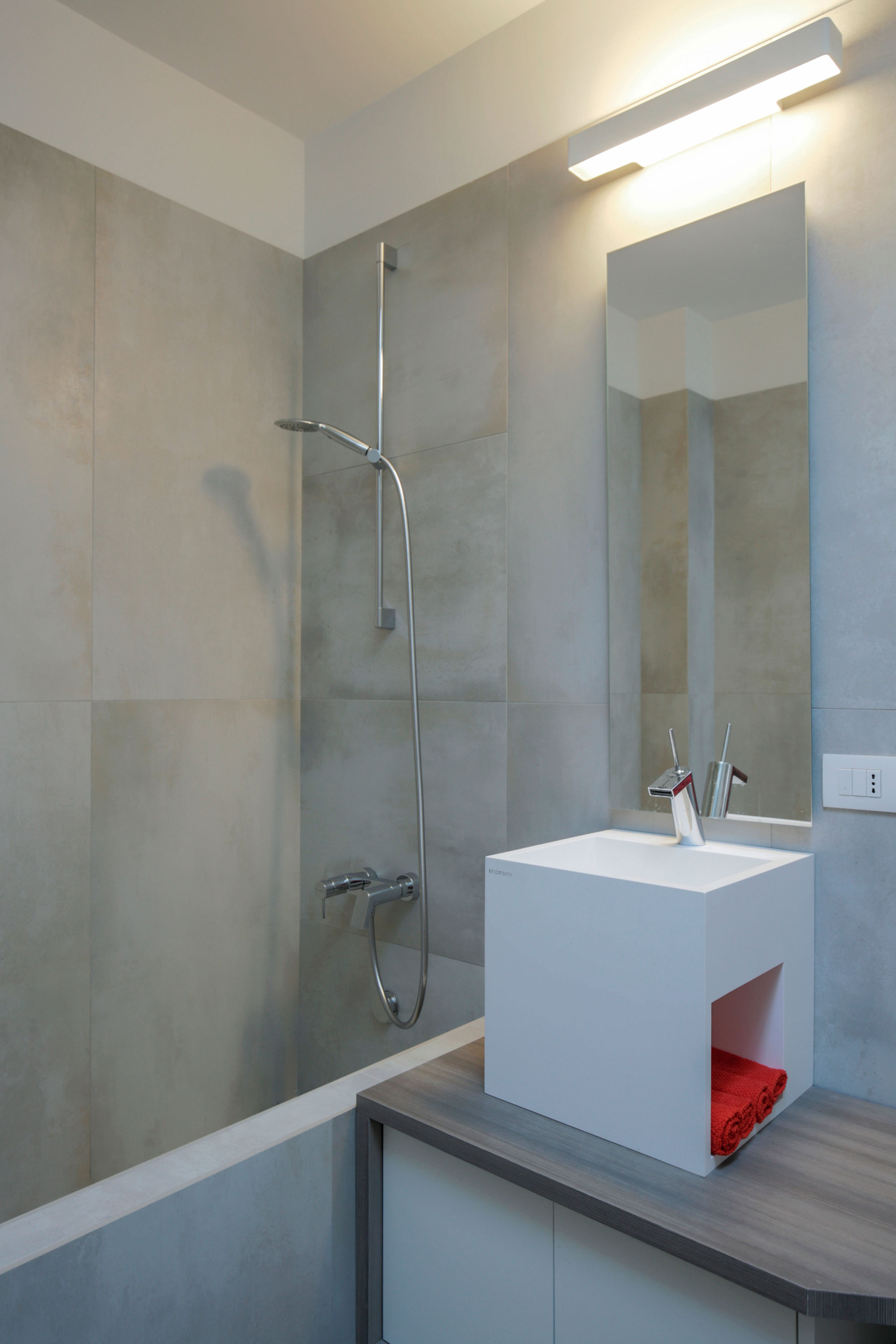 An Elegant Contemporary Attic Apartment with Green and White Interior in Bologna by MAMA (12)