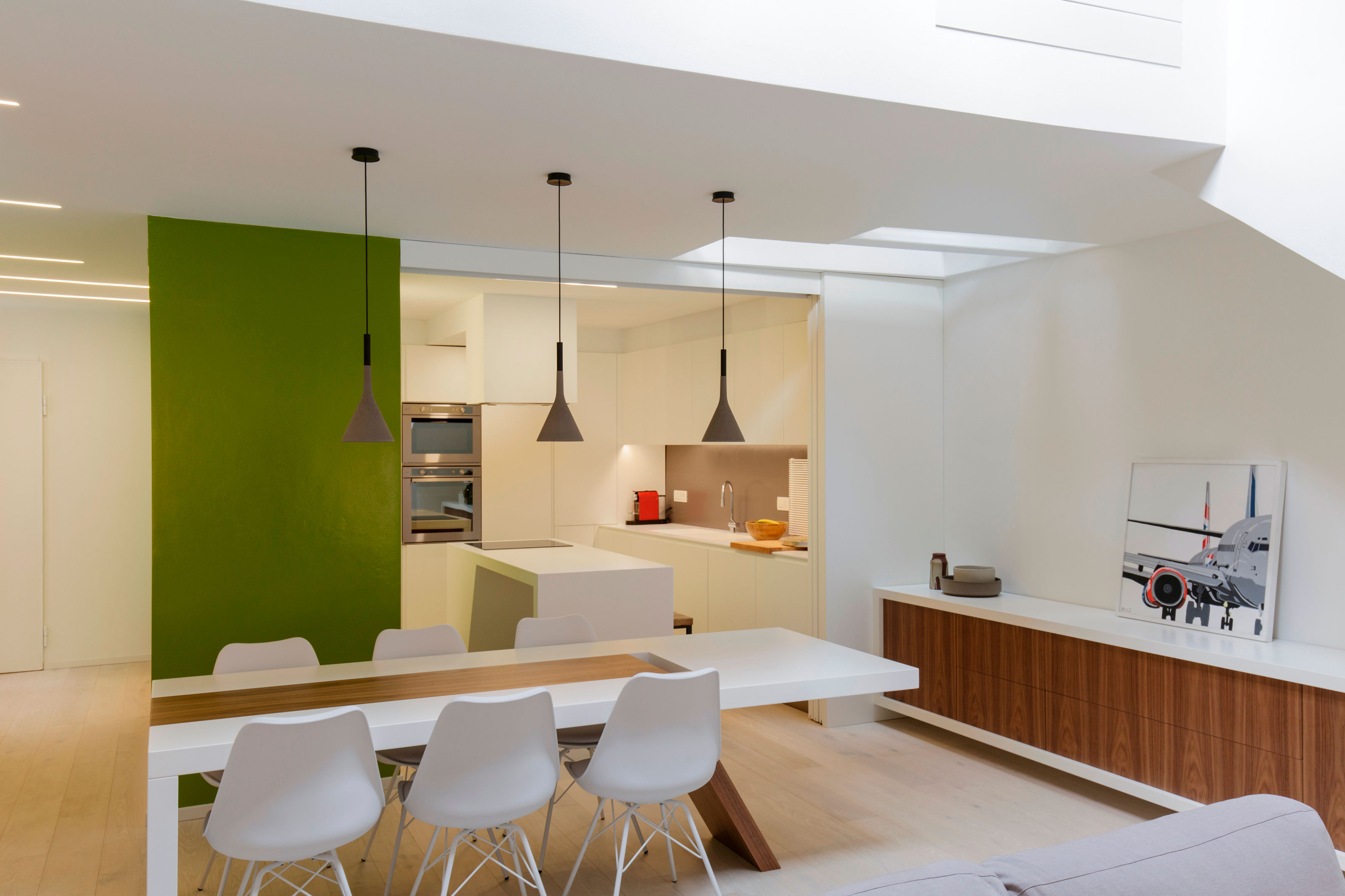 An Elegant Contemporary Attic Apartment with Green and White Interior in Bologna by MAMA (7)