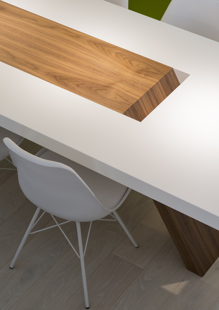 An Elegant Contemporary Attic Apartment with Green and White Interior in Bologna by MAMA (8)