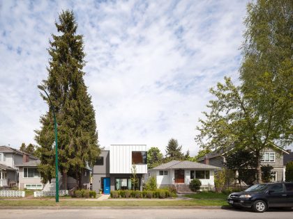 An Elegant Contemporary Family Home with Simple Interiors in Vancouver, British Columbia