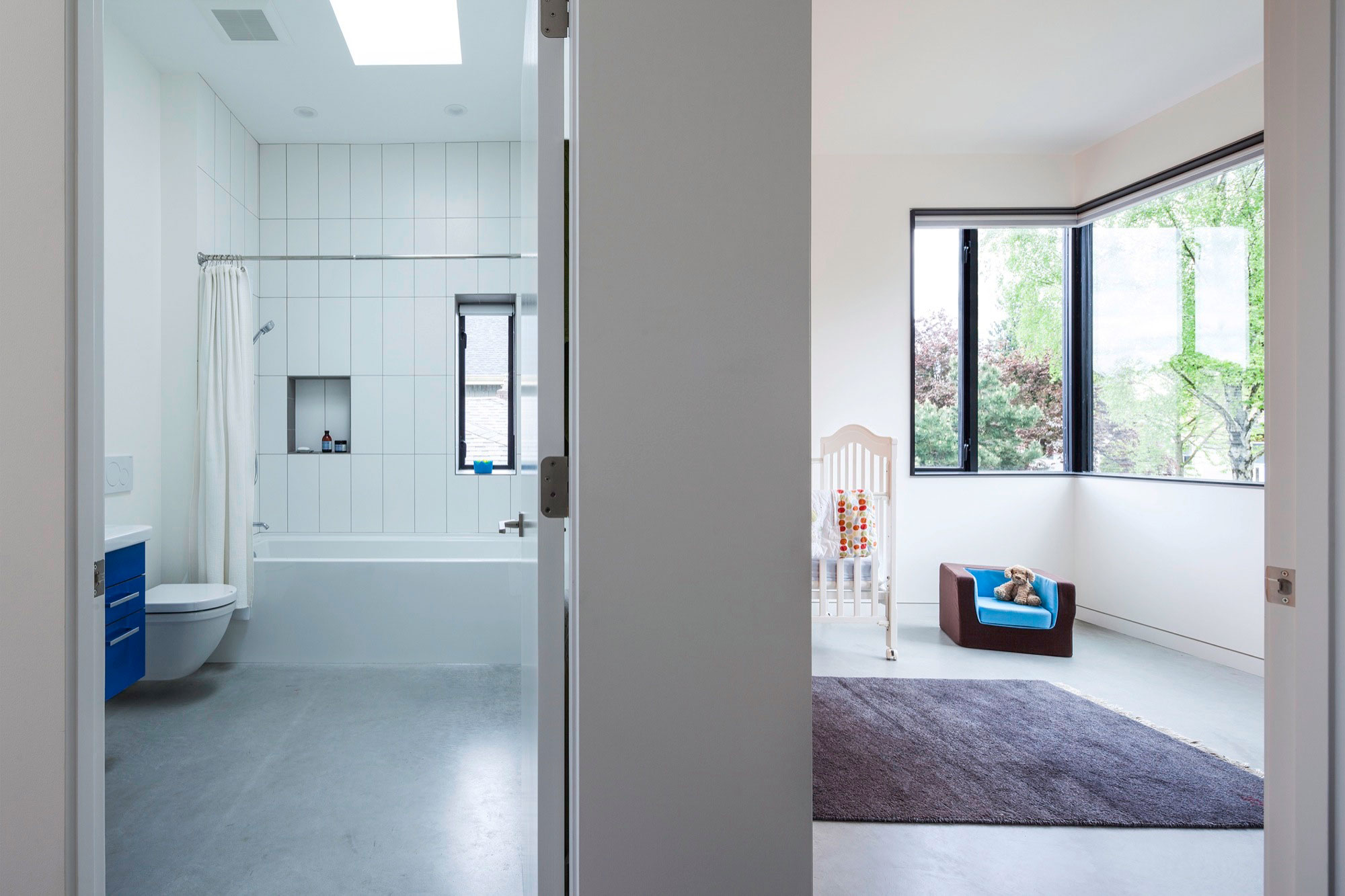 An Elegant Contemporary Family Home with Simple Interiors in Vancouver, British Columbia by Measured Architecture (11)