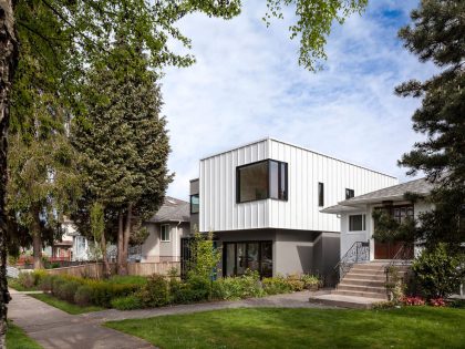 An Elegant Contemporary Family Home with Simple Interiors in Vancouver, British Columbia by Measured Architecture (2)