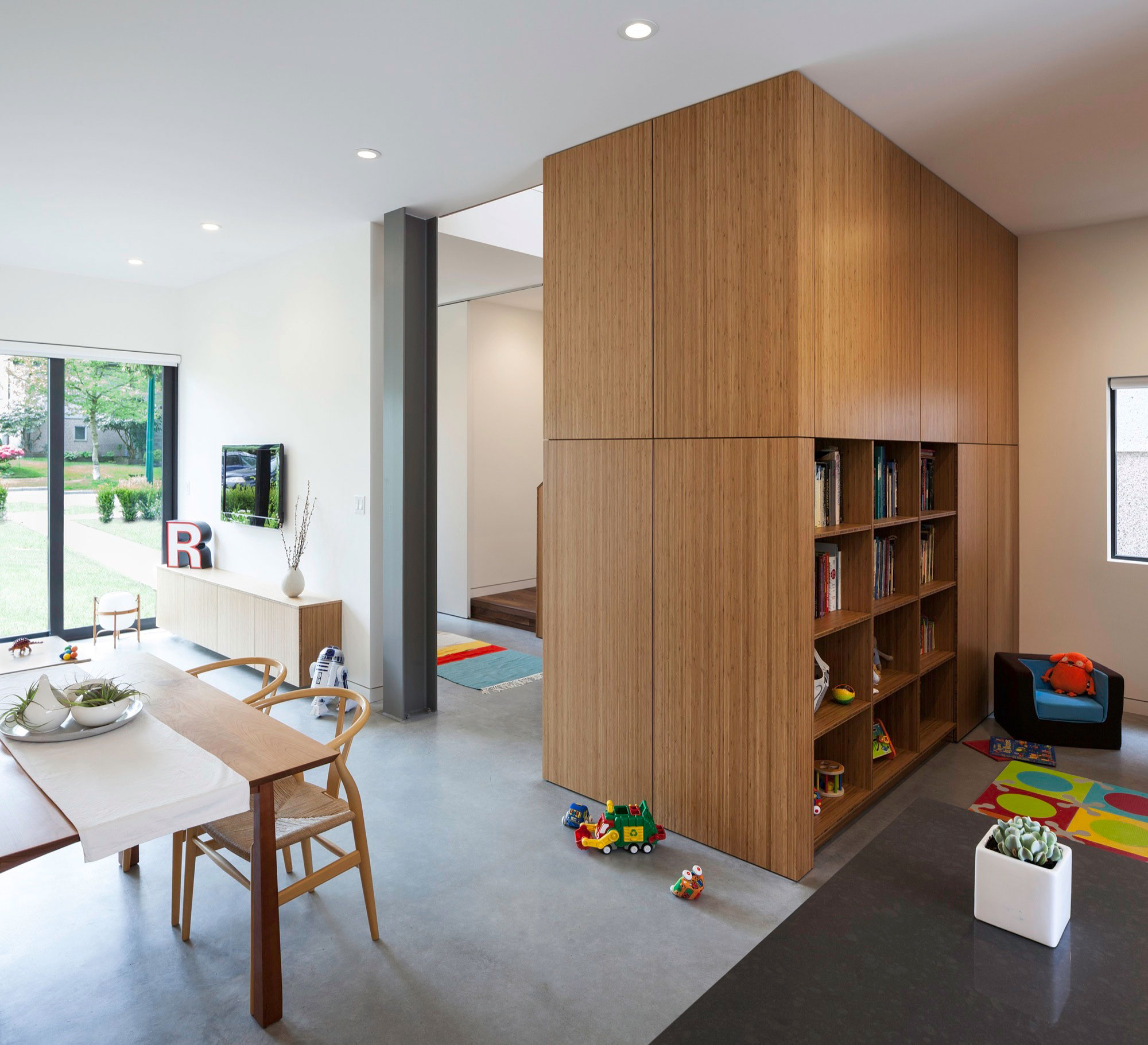 An Elegant Contemporary Family Home with Simple Interiors in Vancouver, British Columbia by Measured Architecture (7)