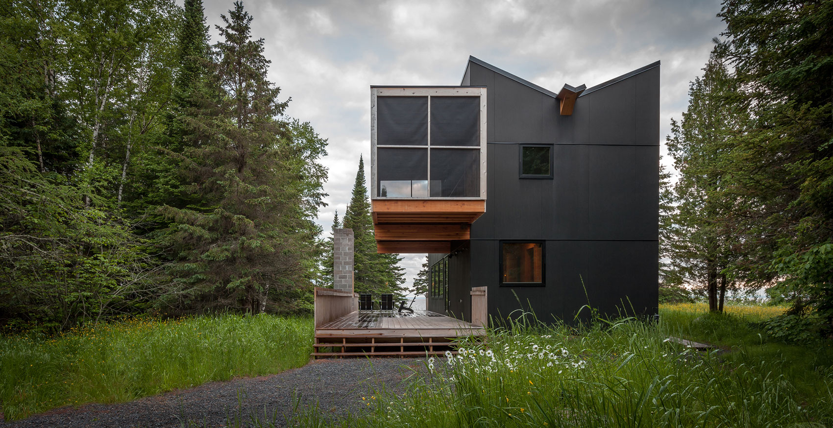 An Elegant Contemporary Family Retreat in Herbster, Wisconsin by Salmela Architect (10)