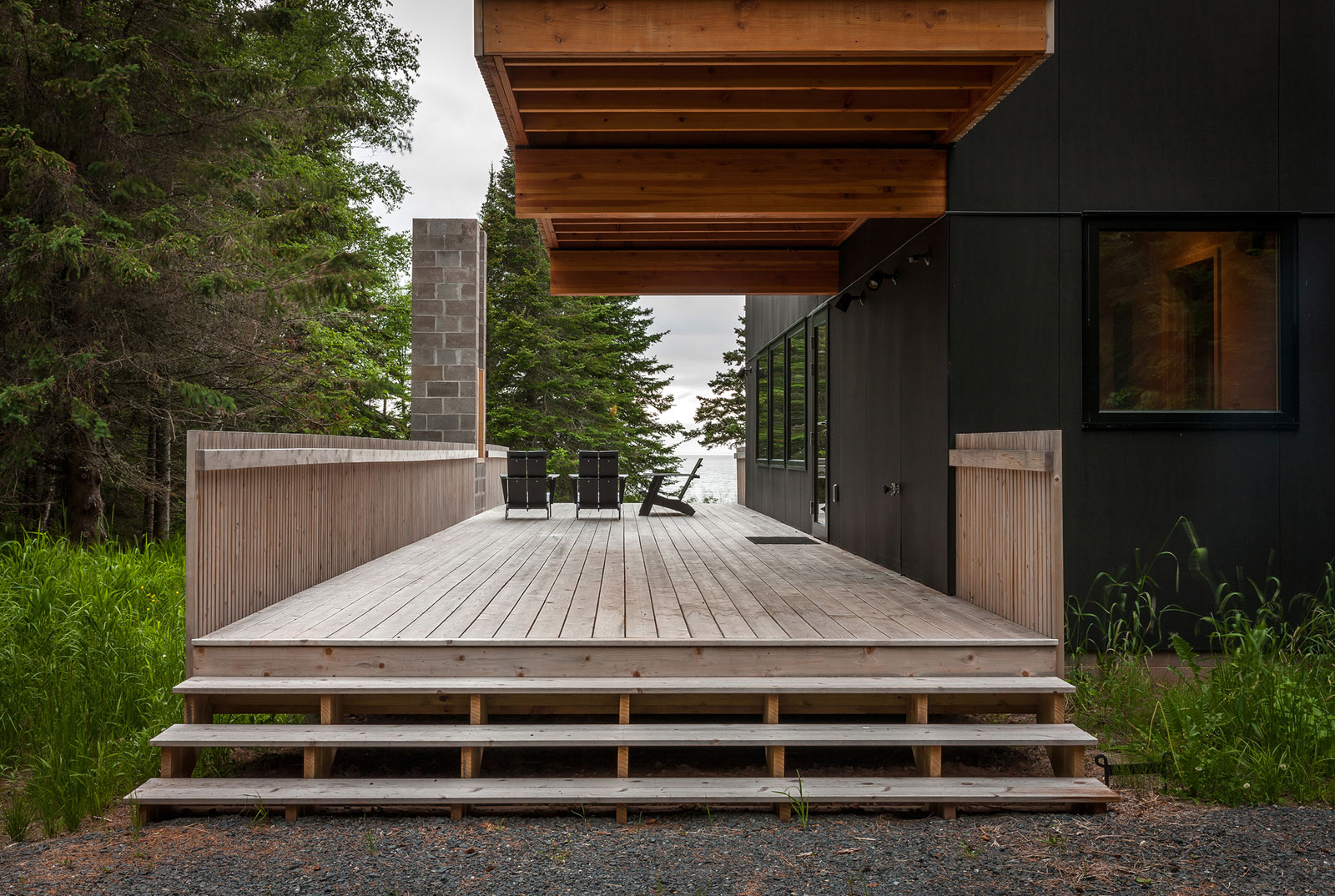 An Elegant Contemporary Family Retreat in Herbster, Wisconsin by Salmela Architect (12)