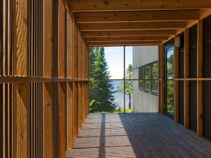 An Elegant Contemporary Family Retreat in Herbster, Wisconsin by Salmela Architect (13)