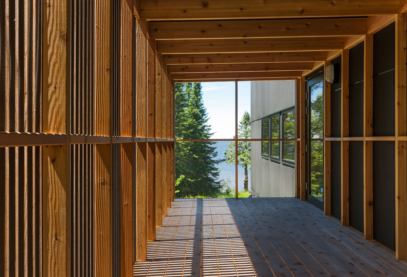 An Elegant Contemporary Family Retreat in Herbster, Wisconsin by Salmela Architect (13)