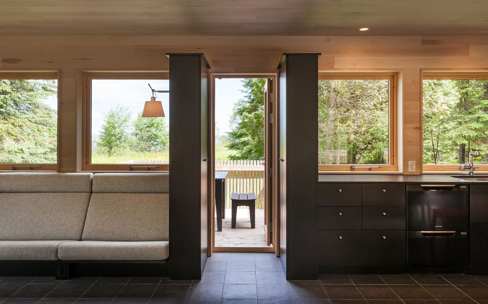 An Elegant Contemporary Family Retreat in Herbster, Wisconsin by Salmela Architect (14)