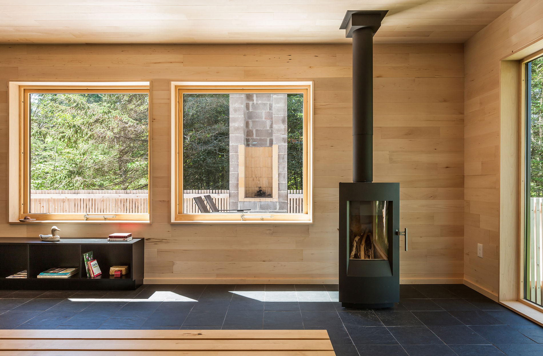 An Elegant Contemporary Family Retreat in Herbster, Wisconsin by Salmela Architect (16)