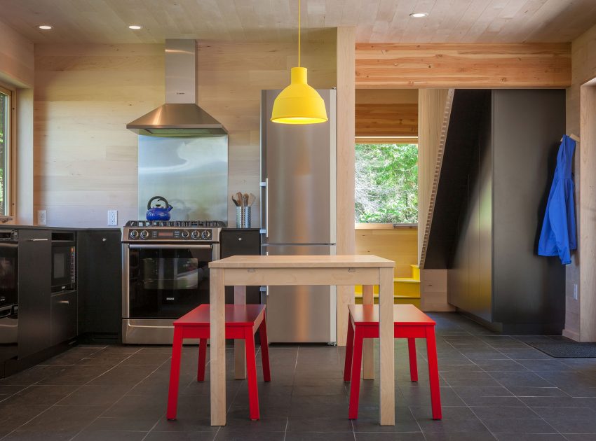 An Elegant Contemporary Family Retreat in Herbster, Wisconsin by Salmela Architect (17)