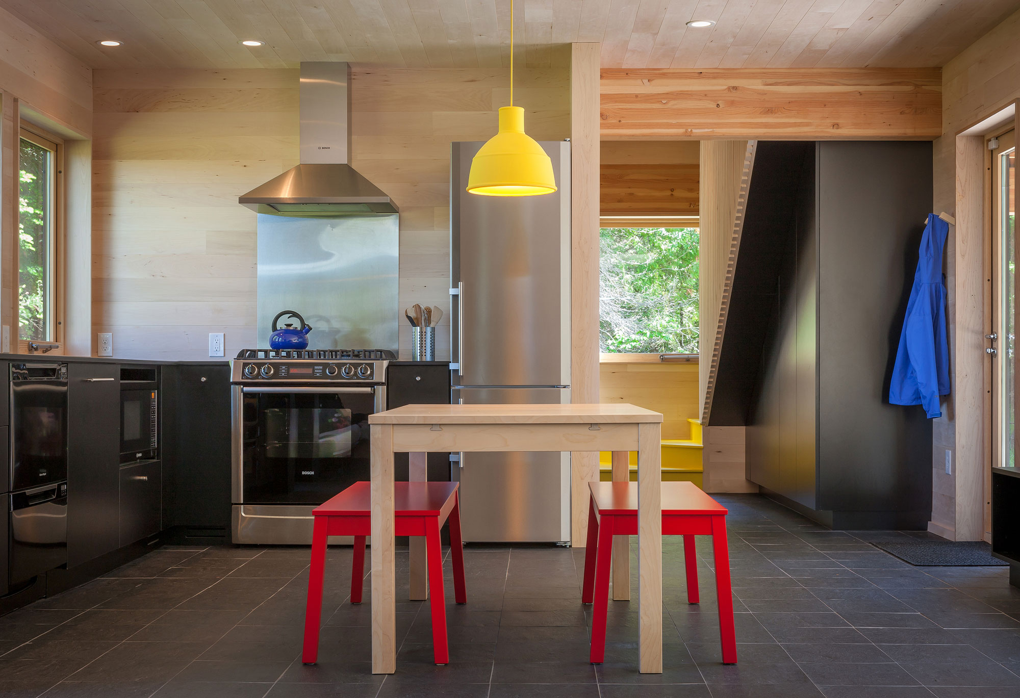 An Elegant Contemporary Family Retreat in Herbster, Wisconsin by Salmela Architect (17)