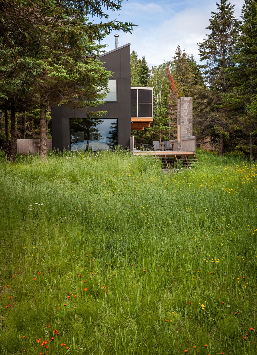 An Elegant Contemporary Family Retreat in Herbster, Wisconsin by Salmela Architect (2)