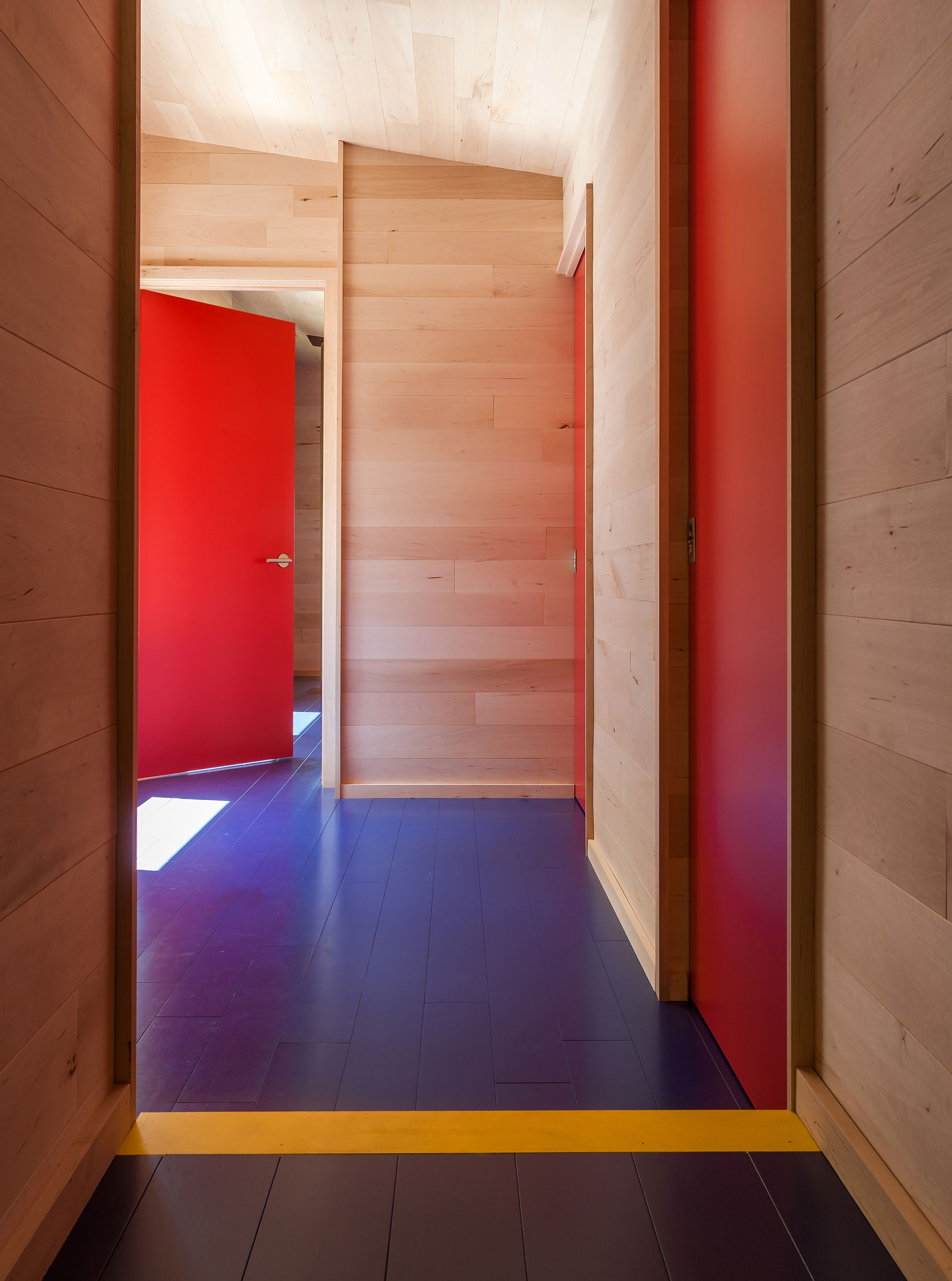 An Elegant Contemporary Family Retreat in Herbster, Wisconsin by Salmela Architect (20)