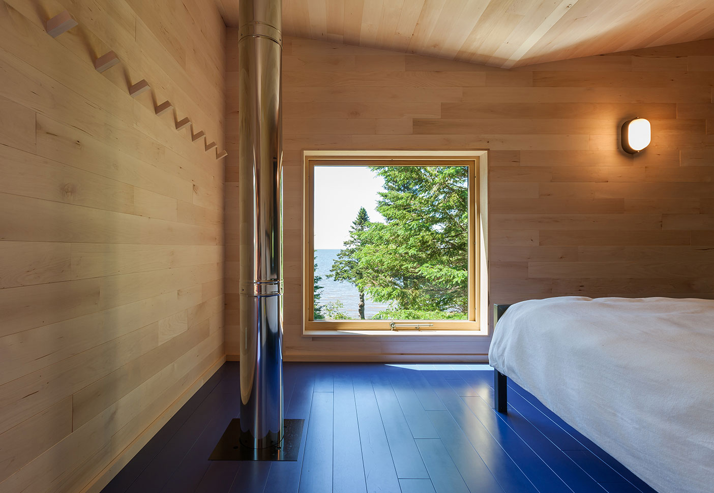 An Elegant Contemporary Family Retreat in Herbster, Wisconsin by Salmela Architect (21)