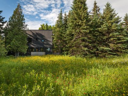 An Elegant Contemporary Family Retreat in Herbster, Wisconsin by Salmela Architect (3)