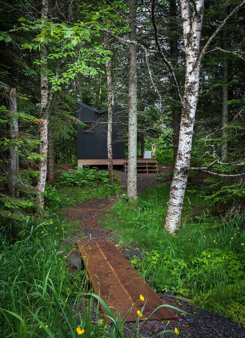 An Elegant Contemporary Family Retreat in Herbster, Wisconsin by Salmela Architect (4)