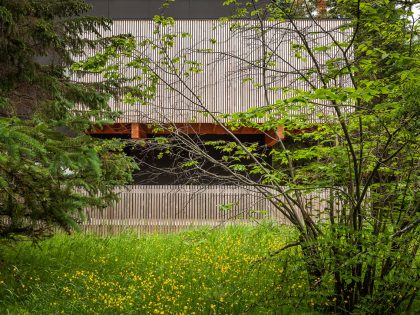 An Elegant Contemporary Family Retreat in Herbster, Wisconsin by Salmela Architect (5)