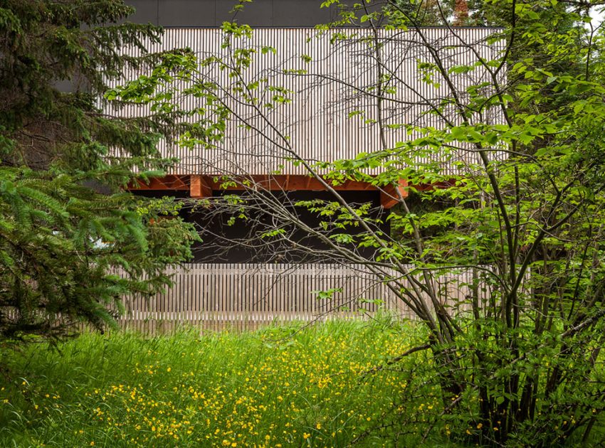 An Elegant Contemporary Family Retreat in Herbster, Wisconsin by Salmela Architect (5)